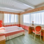 1030_hotel-garden-beach-4-pax-junior-suite-15